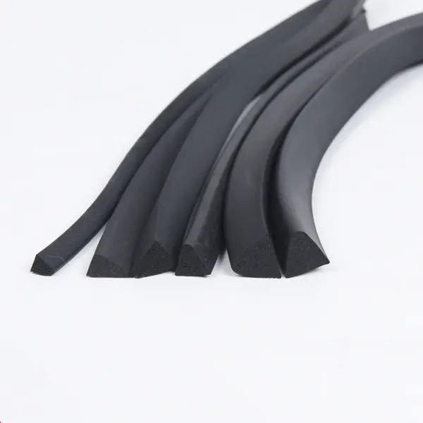 Custom EPDM Foam Triangular Sealing Strip,UV Resistant,Waterproofing EPDM Sponge Weatherstrip for Doors,Windows,Machinery,Black