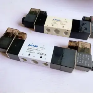Air Solenoid Valves 4V330-10 4V330C-10 4V330E-10 3 Position 5 Port 3/8" Pneumatic Control Valve